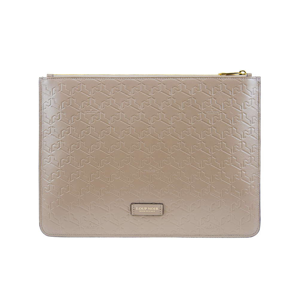 MAXI POUCH Monogram Almond - Image 3